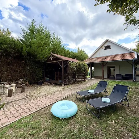 Csendzug Vendeghaz Case de vacanță
