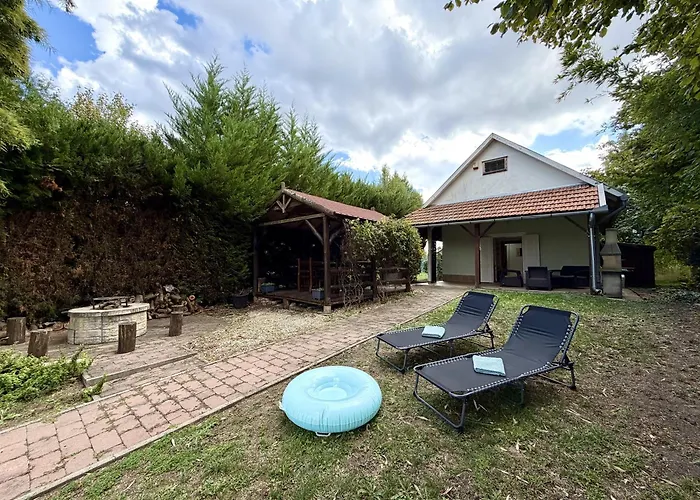 Csendzug Vendeghaz Case de vacanță